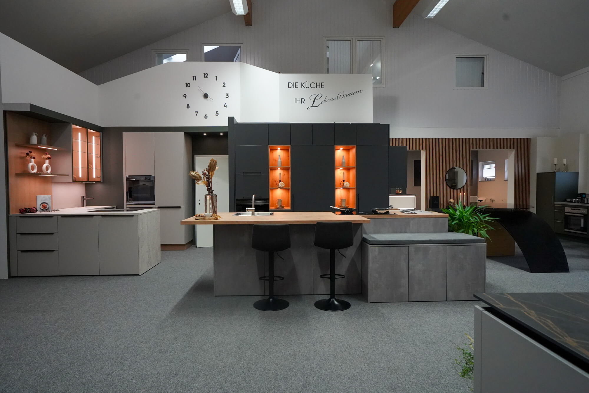 Avantgarde Line Kuechenausstellung inselkueche