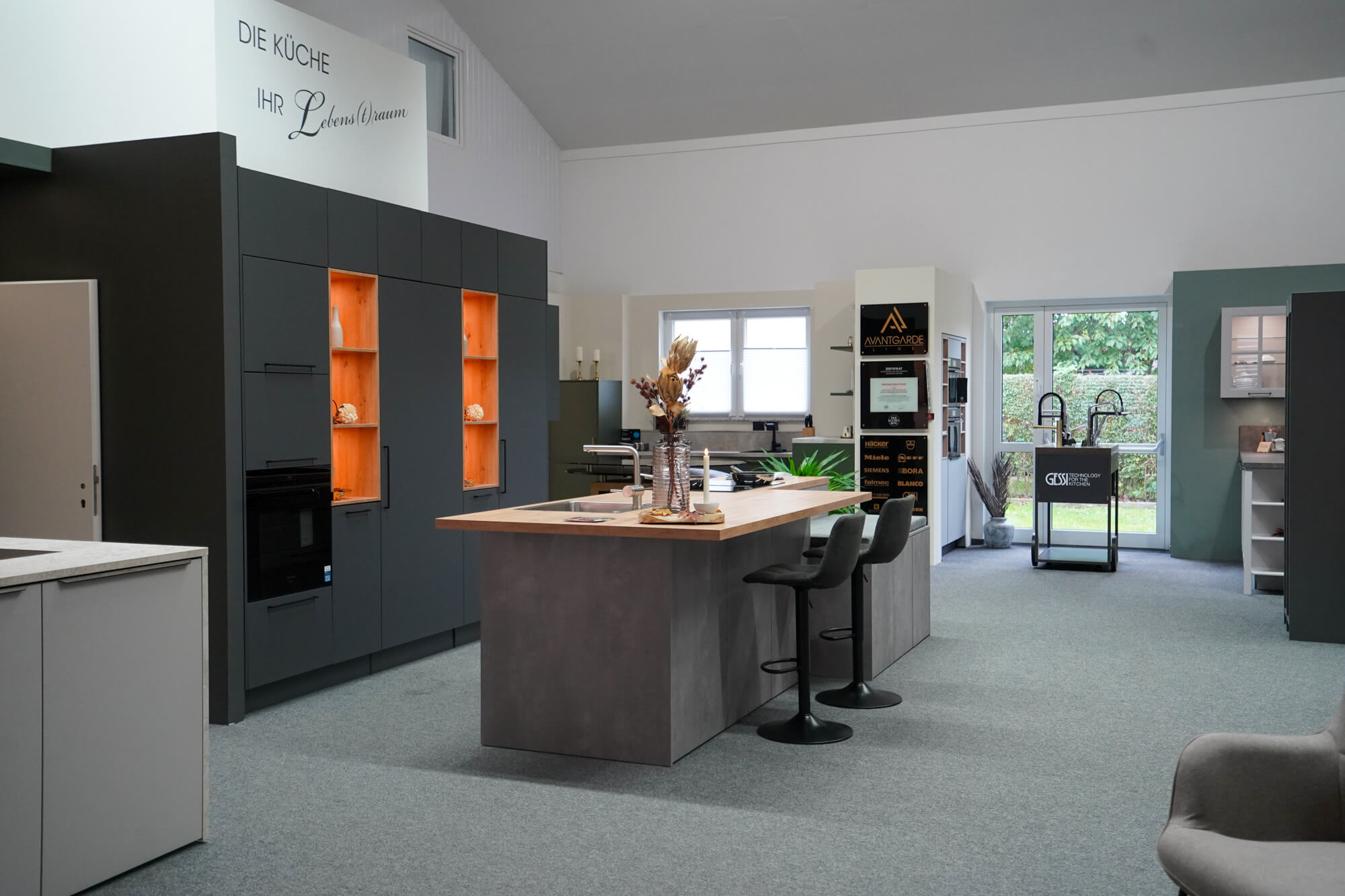 Avantgarde Line Kuechenstudio Kuechenausstellung mit Haecker Kuechen