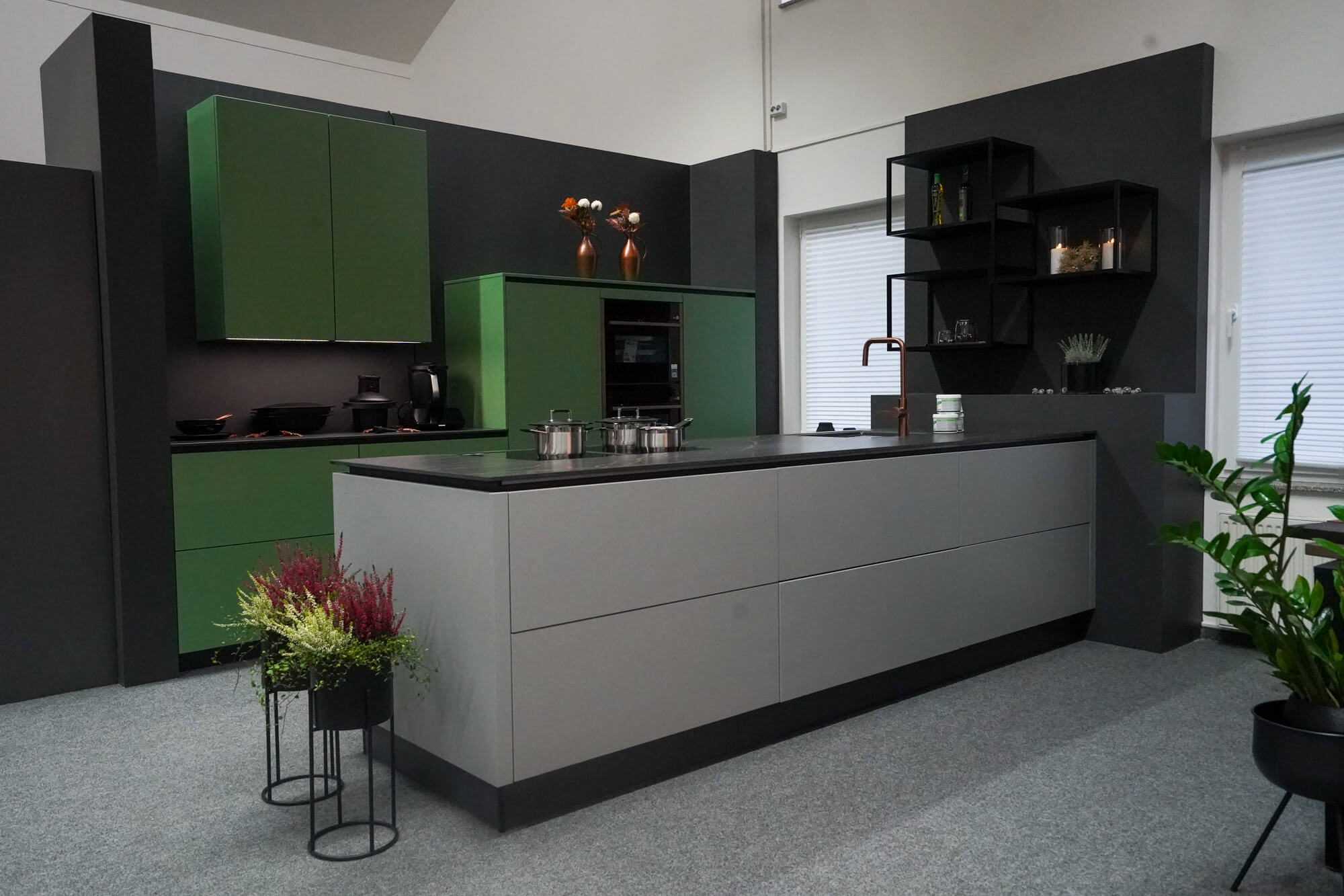 Kuechen Haecker Designkueche mit Insel grau