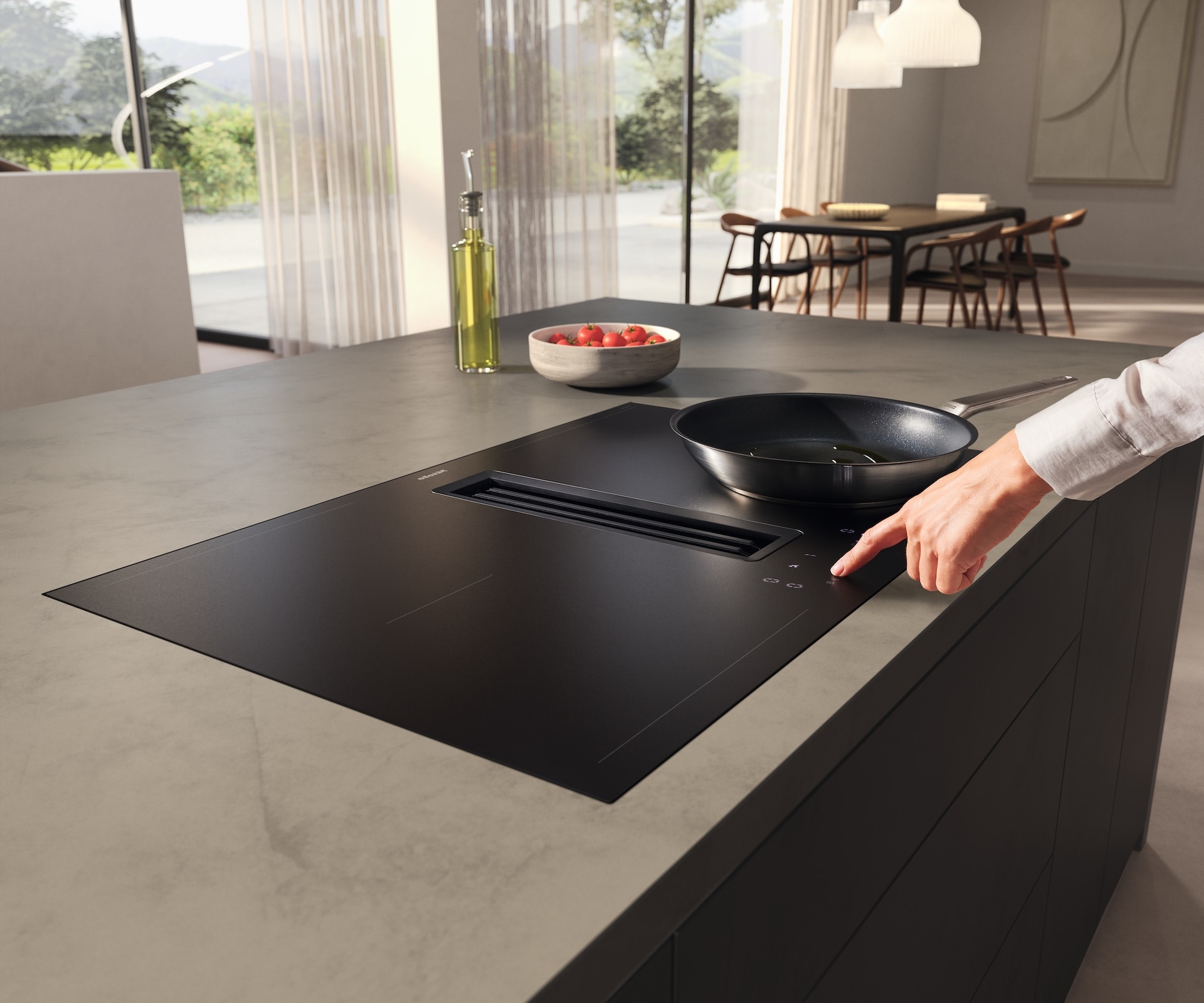 Miele-Induktionskochfeld-matt-mit-Dunstabzug