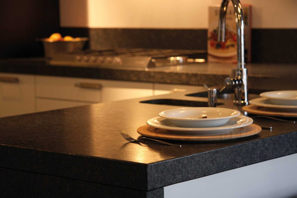 Jetstone Naturstein Steel Grey Küchenarbeitsplatte