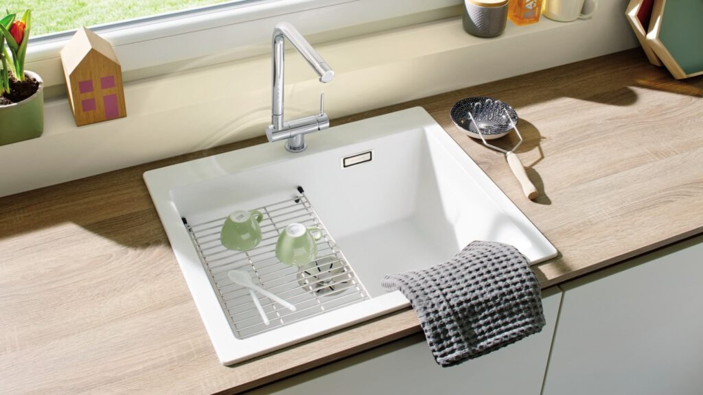 Blanco Küchenarmatur Vorfenster mit Keramikspüle